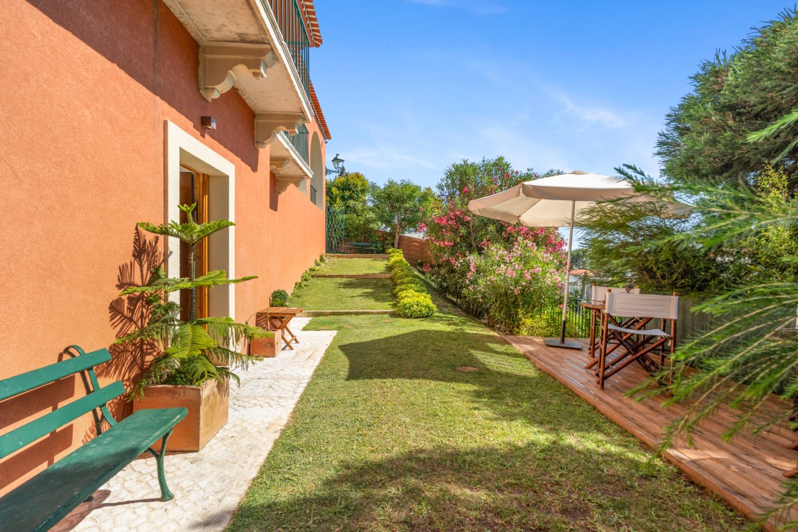 Casa da Penha, fachada e jardim